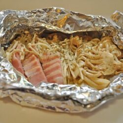 Penggunaan aluminium foil untuk makanan, Sumber: bobo.grid.id